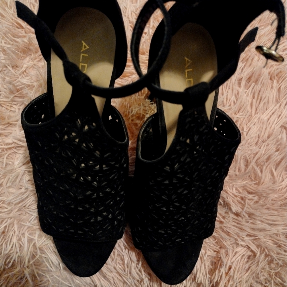 Aldo black suede pumps